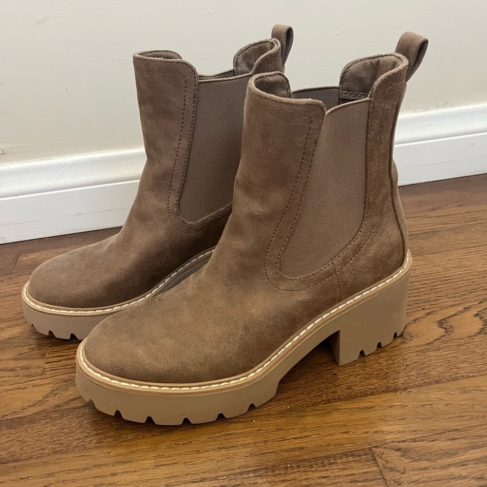 DV by Dolce Vita Shoes Women’s Beige Pull-On Tattler Lug Booties Size 6.5